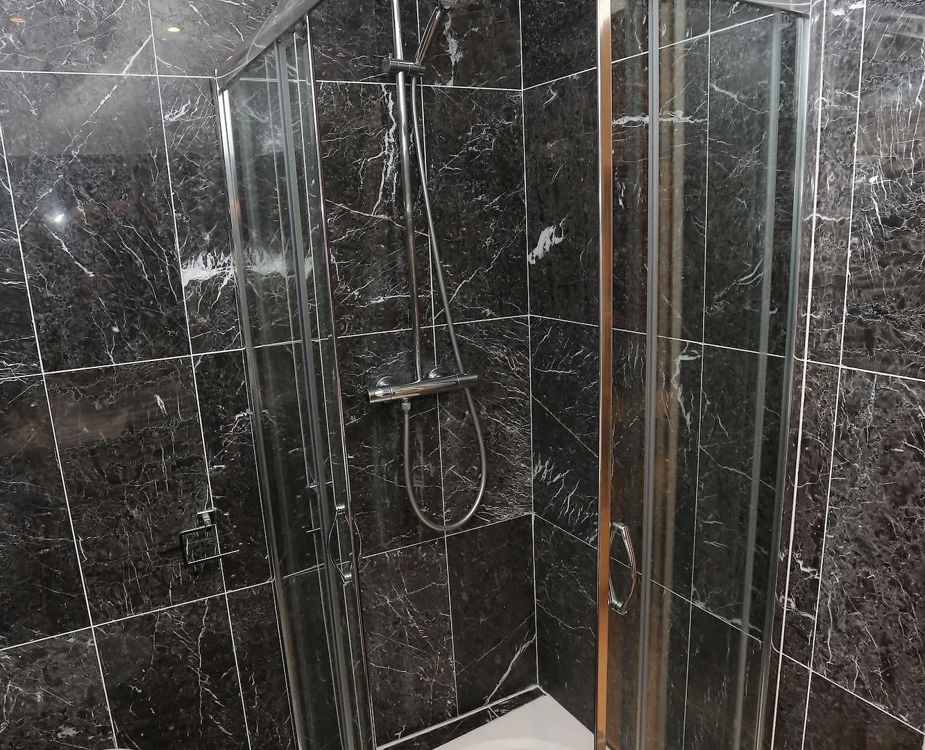 Boronali - Nouvellement Renove Hotel